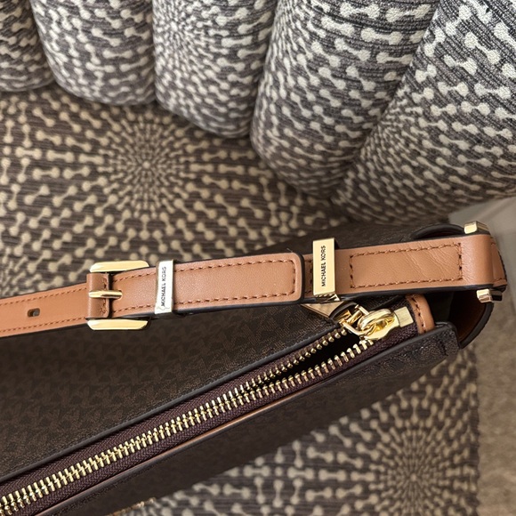 Michael Kors Brown and Cream Interior Bag - Picture 4 of 16